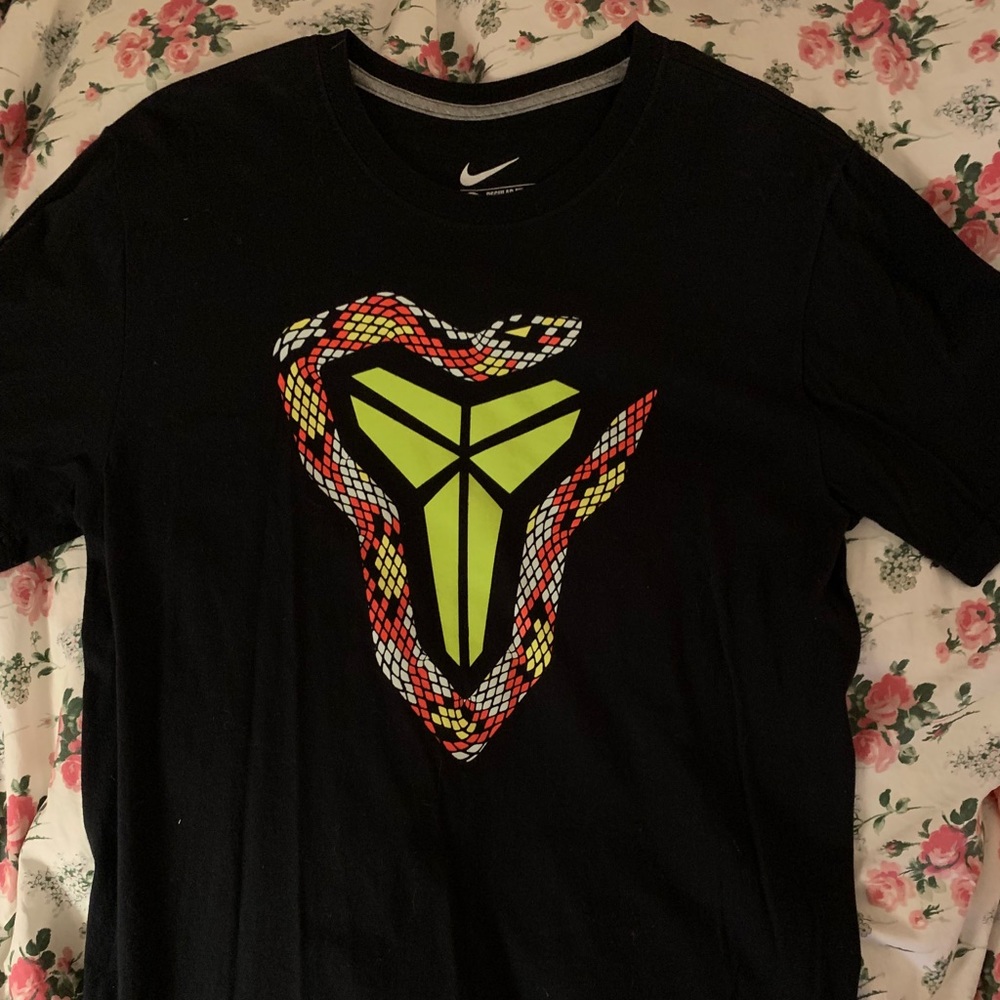 MEN’S KOBE T-SHIRT